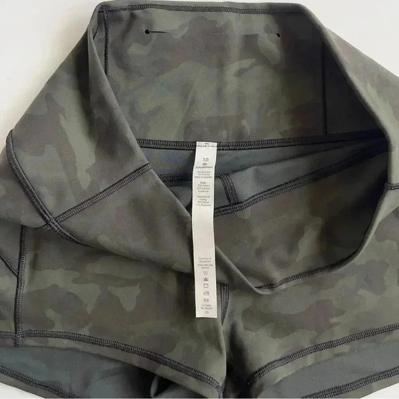 Lululemon In Movement Short Everlux 2.5" Incognito Camo Multi Gator Green 10 - Picture 6 of 9